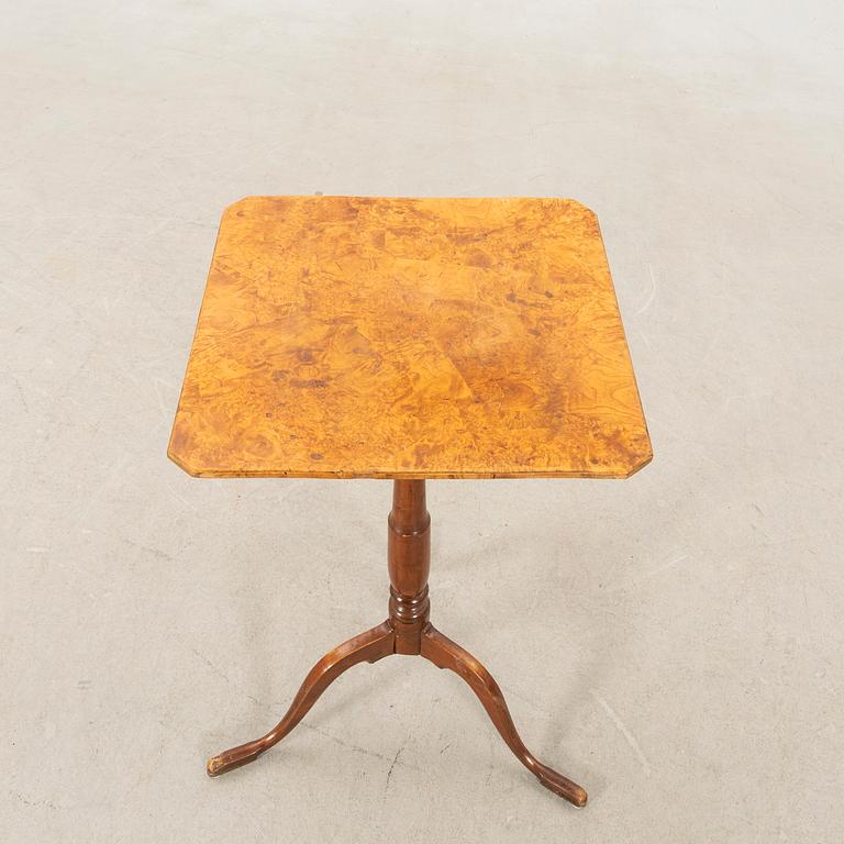 Folding table Mälardalen early 19th century.