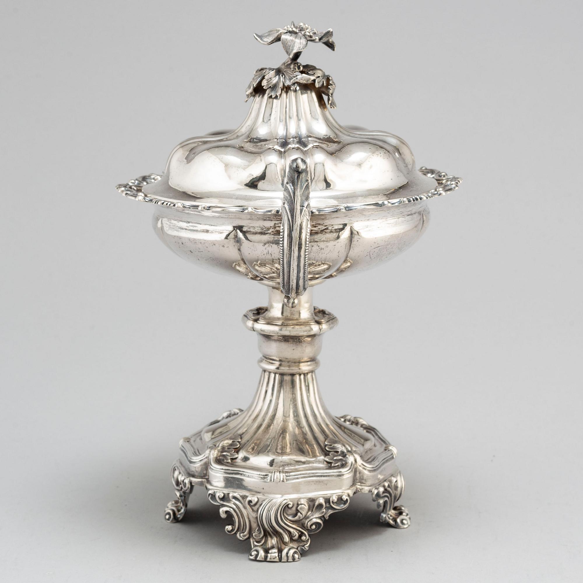 A Swedish 19th century silver sugar bowl and cover, mark of Gustaf Möllenborg, Stockholm 1846.