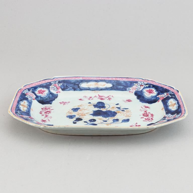Serveringsfat, kompaniporslin. Qingdynastin, Qianlong (1736-95).