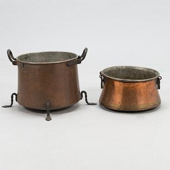 Two copper pots with handles, latter half of the 19th century.