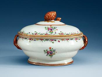 1624. TERRIN med LOCK, kompaniporslin. Qing dynastin, Qianlong (1736-95).