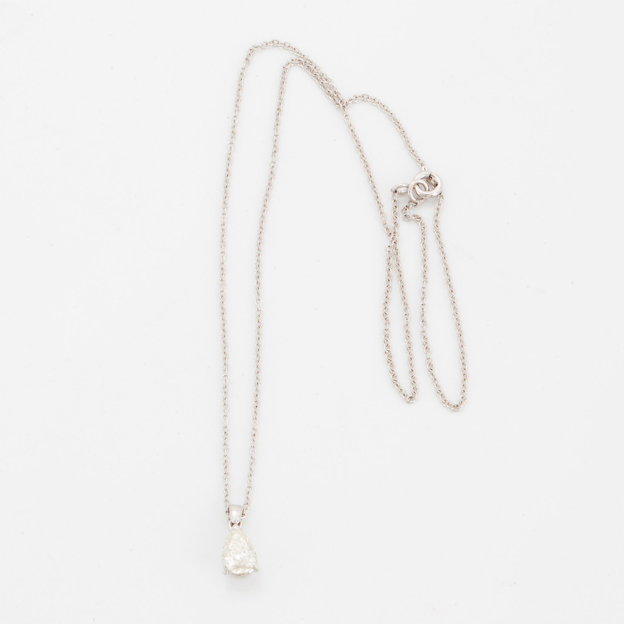 COLLIER, med droppformad diamant 1,01 ct, med GIA certifikat.