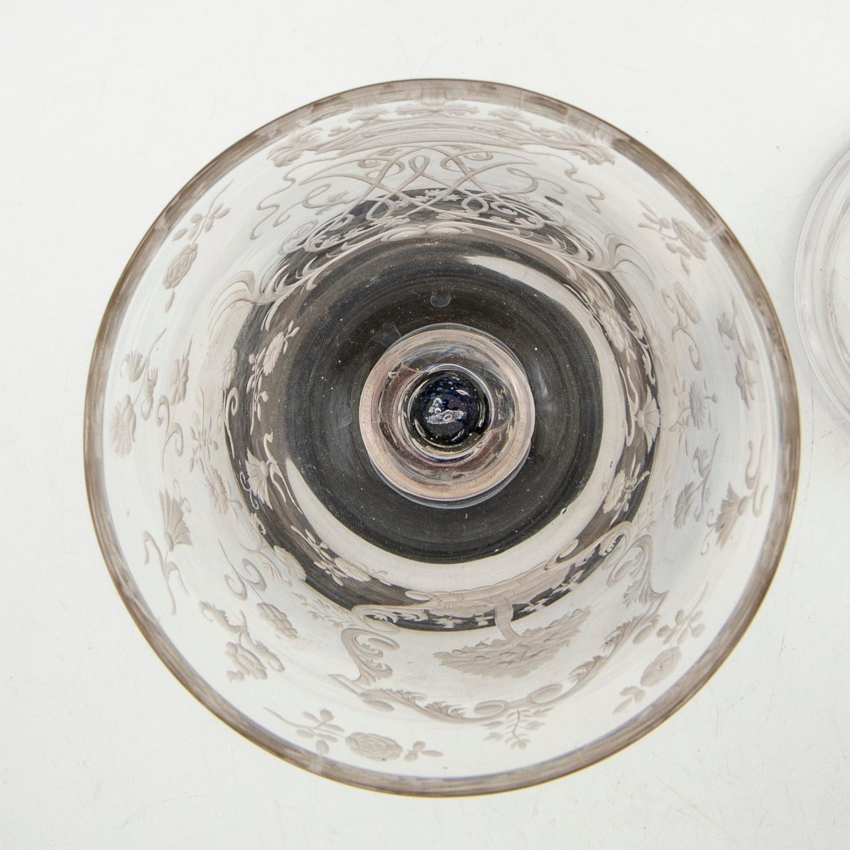 Cup with lid, glass, 18th century.