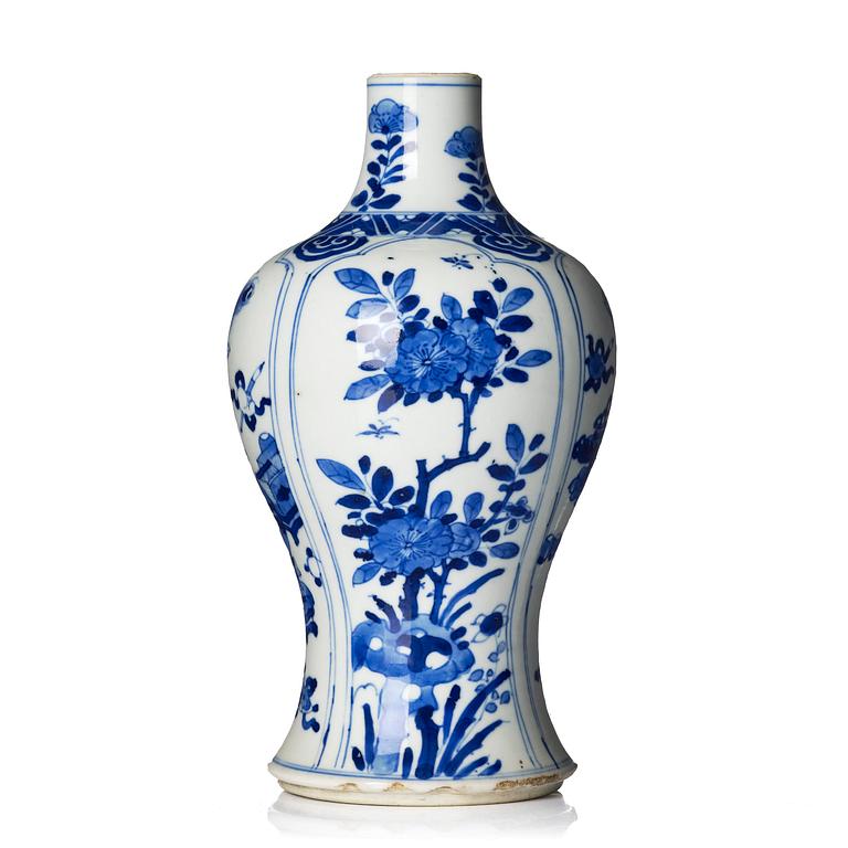 Vas, porslin. Qingdynastin, Kangxi (1662-1722).