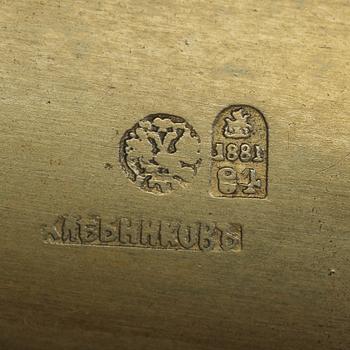 Two Russian parcel-gilt and niello snuff-boxes, marks of Chlebnikov, Moscow 1881 and 11th Artel, Moscow 1908-1917.