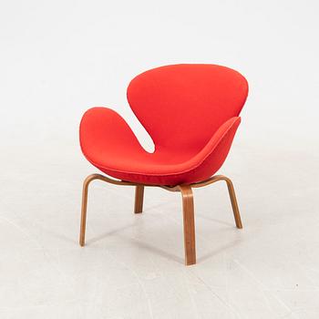 Arne Jacobsen, armchair "The Swan" for Fritz Hansen Denmark, mid/second half of the 20th century.