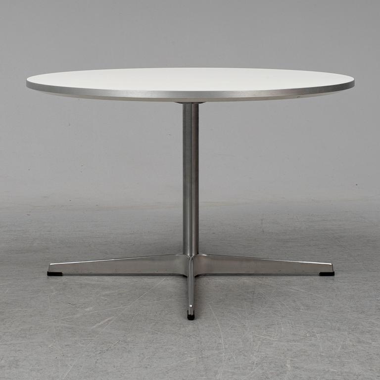 ARNE JACOBSEN, soffbord, för Fritz Hansen, 2000-tal.