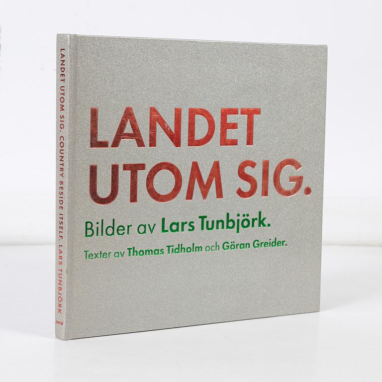 Lars Tunbjörk, book "Landet utom sig", 1st edition, 1993.