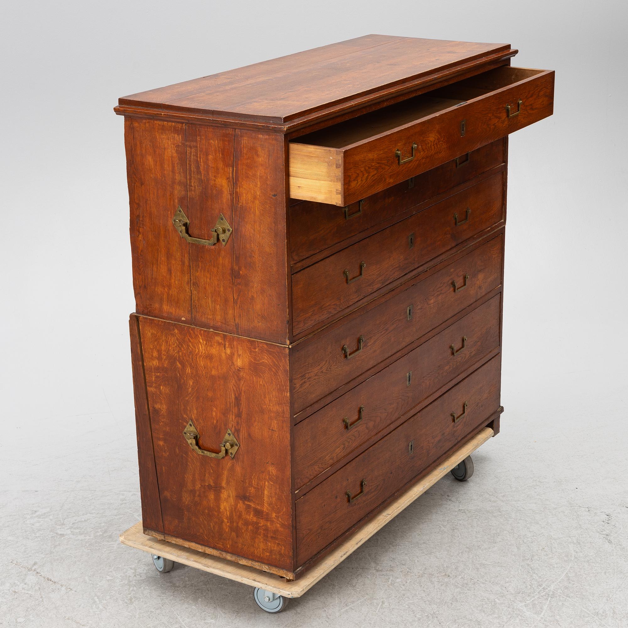 Chest of drawers, late Gustavian, circa 1800.