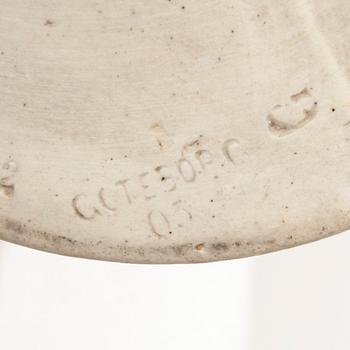SMÖRBYTTOR, 2 st, och HONUNGSKRUS, stenmassa, flintgods, Gustafsberg och Göteborgs Porslinsfabrik, 1900-talets början.
