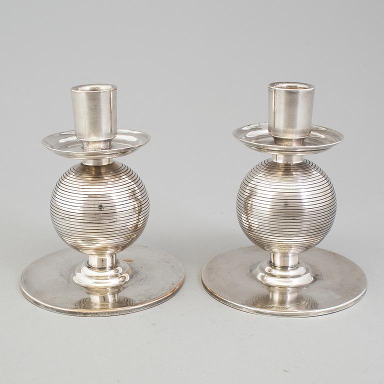 NILS FOUGSTEDT, ljusstakar, ett par, art deco, nysilver, för Fabriksaktiebolaget Kronsilver, 1930-tal.