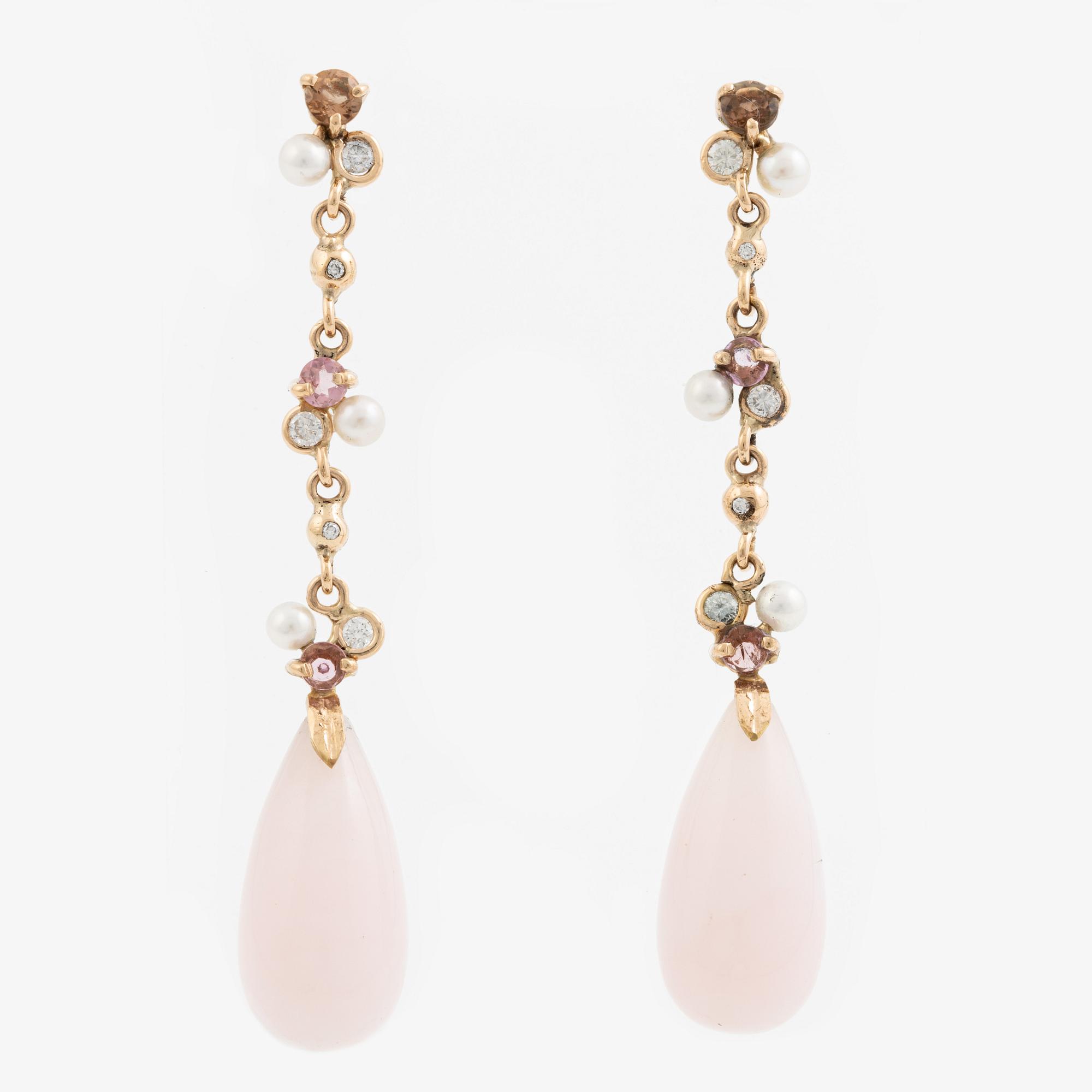 Earrings, Mandelstam, 18K gold with pink jade, cultured pearls, small cultured pearls, and brilliant-cut diamonds.