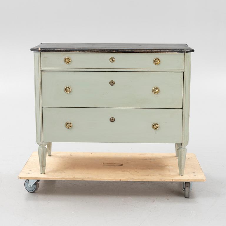 A painted Gustavian style chest of drawers, early 20th Century.