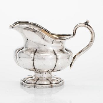 Gustav Okerblom, gräddkanna, silver, S:t Petersburg 1800-talets mitt, oläslig årsstämpel.