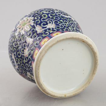 A famille rose vase, Qing dynasty, 19th century, also a jar with cover 20th century.