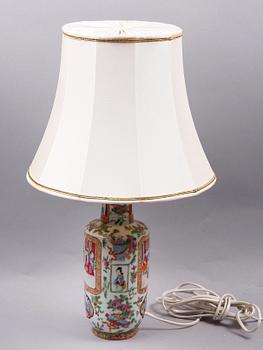 BORDSLAMPA, porslin, Kina. 1900-tal.