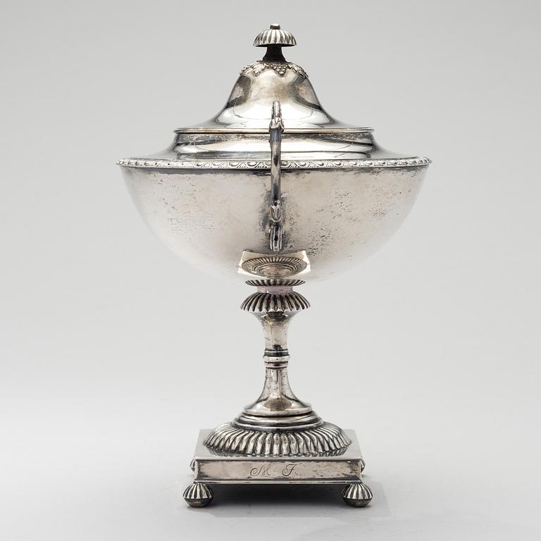 A SUGAR BOWL WITH LID, silver, Kuopio 1822, Jacob Lundström, weight 794 g.