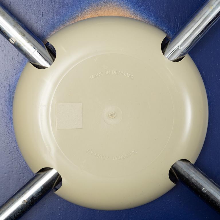 Arne Jacobsen, stolar, åtta stycken, modell "Sjuan" Fritz Hansen, Danmark, 1989.