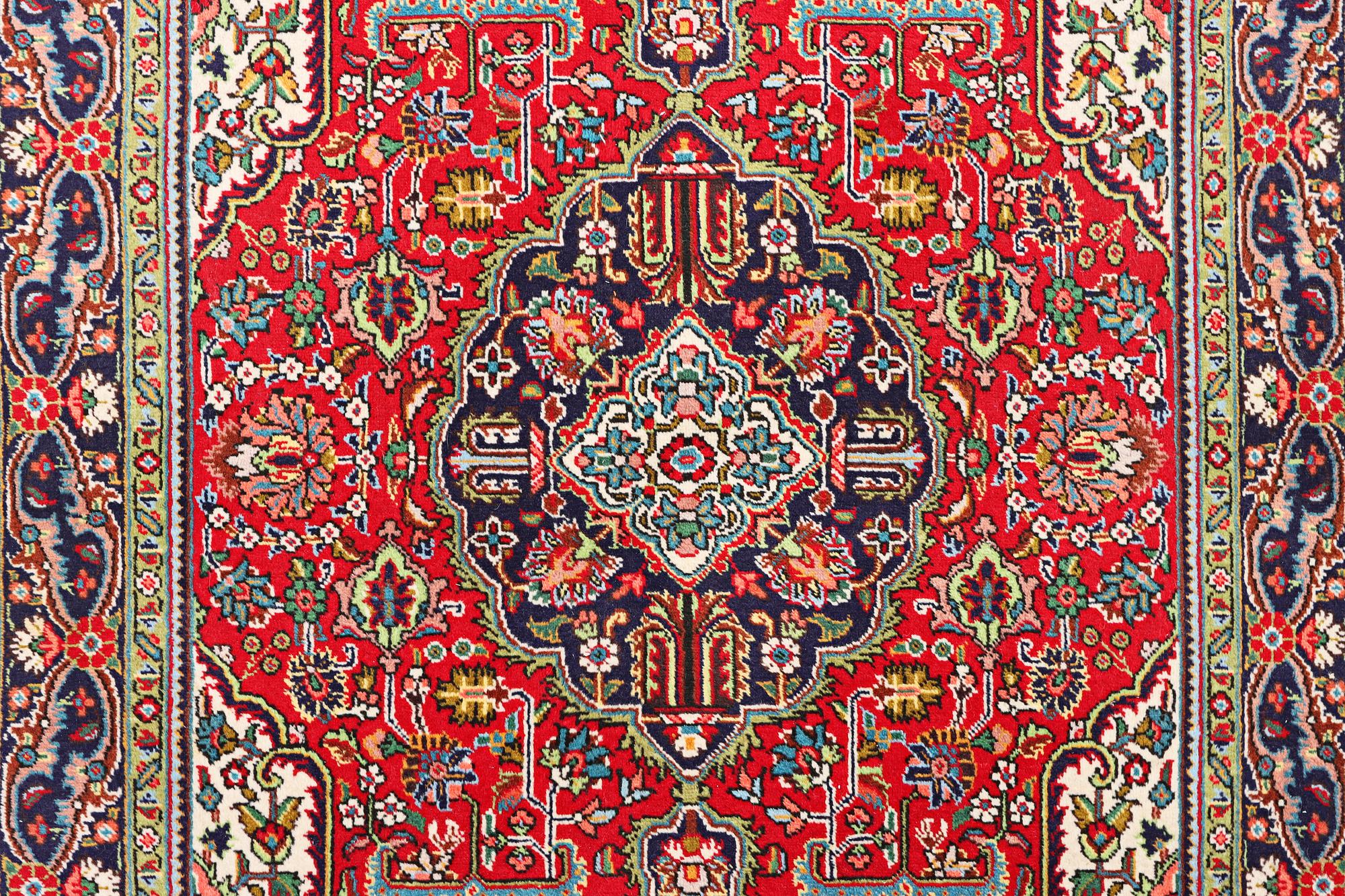 A Tabriz rug, c. 197 x 150 cm.