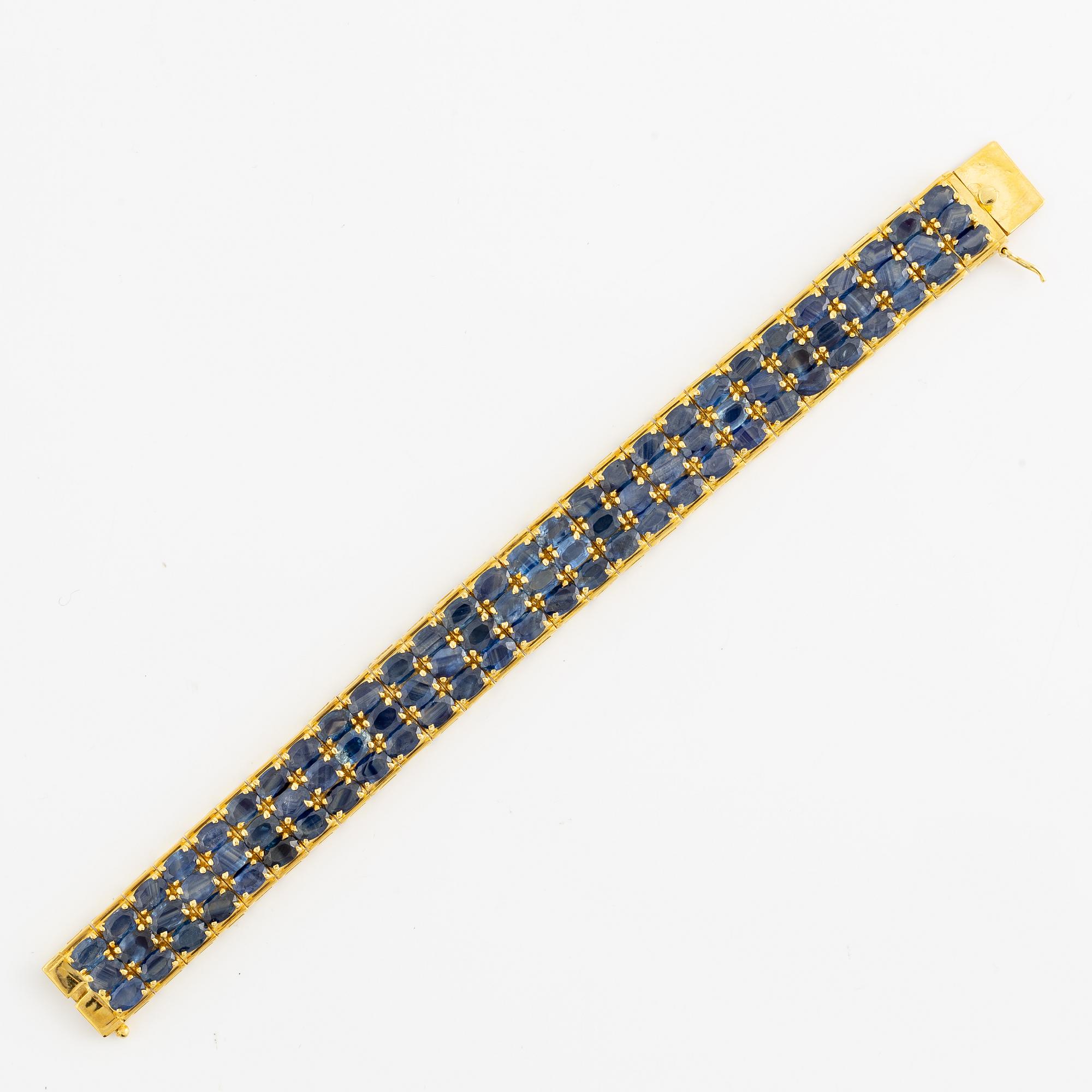 Bracelet 18K gold three rows of oval faceted sapphires.