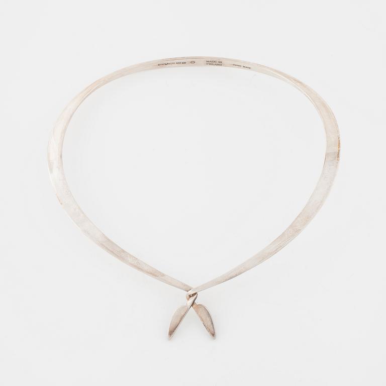 MAURI SARPARANTA, Helsingfors, 1970, a necklace.