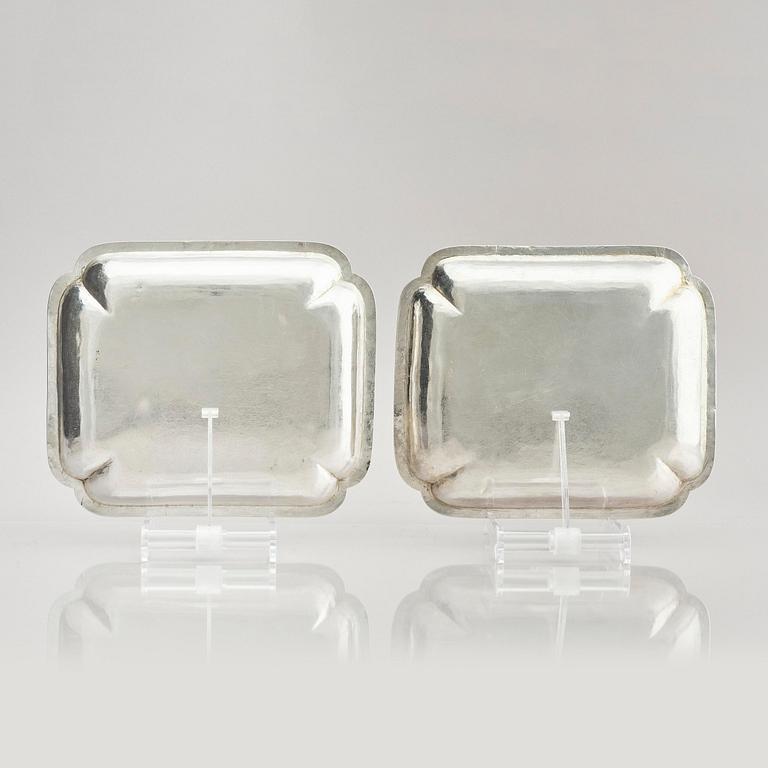A pair of Swedish 18th century silver dishes, marks of Olof Hellbom, Stockholm 1798.