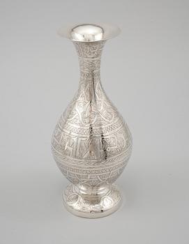 VASER, ett par, silver, troligen Egypten, 1900-tal, vikt 643 gram.