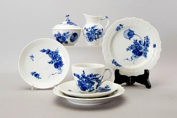 Royal Copenhagen, dinner service "Blue flower", 43 pcs Denmark mid / second half of the 20th century.