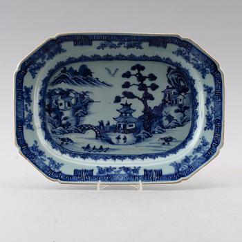 STEKFAT, porslin, Kina, Qianlong 1736-1795.