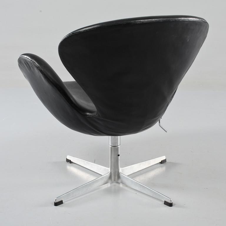 FÅTÖLJ, "Svanen", Arne Jacobsen, Fritz Hansen, 1900-talets andra hälft.