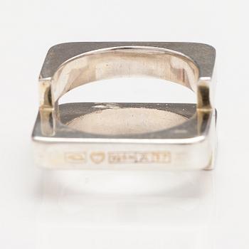 Pekka Piekäinen, Sormus, sterlinghopeaa. Auran kultaseppä, Turku 1972.