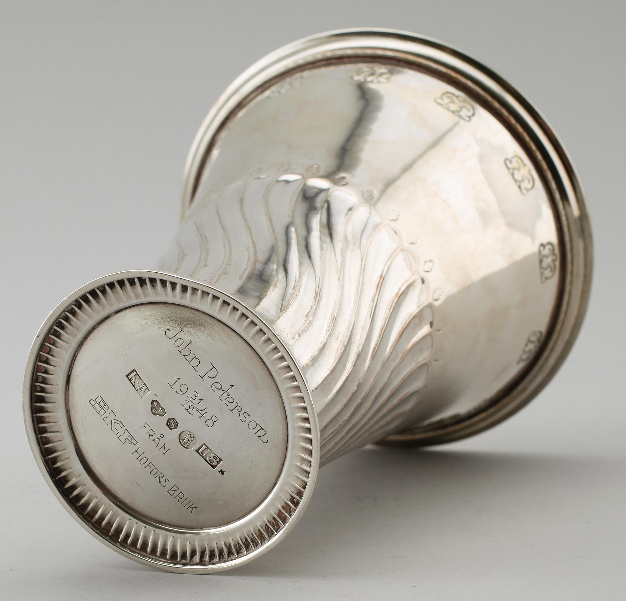 BÄGARE, silver, K Anderson, Stockholm 1946. Vikt ca 304 gram.