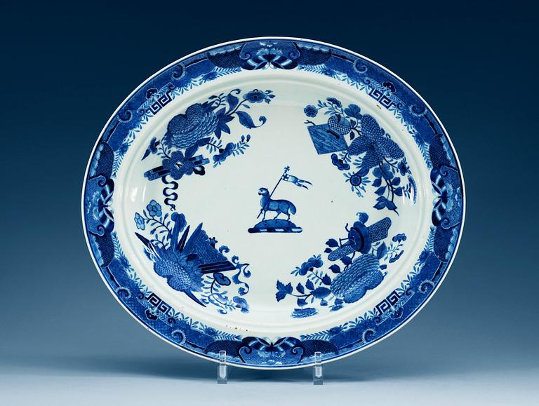 A large blue and white 'Fitz-Hugh' armorial charger, Qing dynasty, Jiaqing (1796-1820).