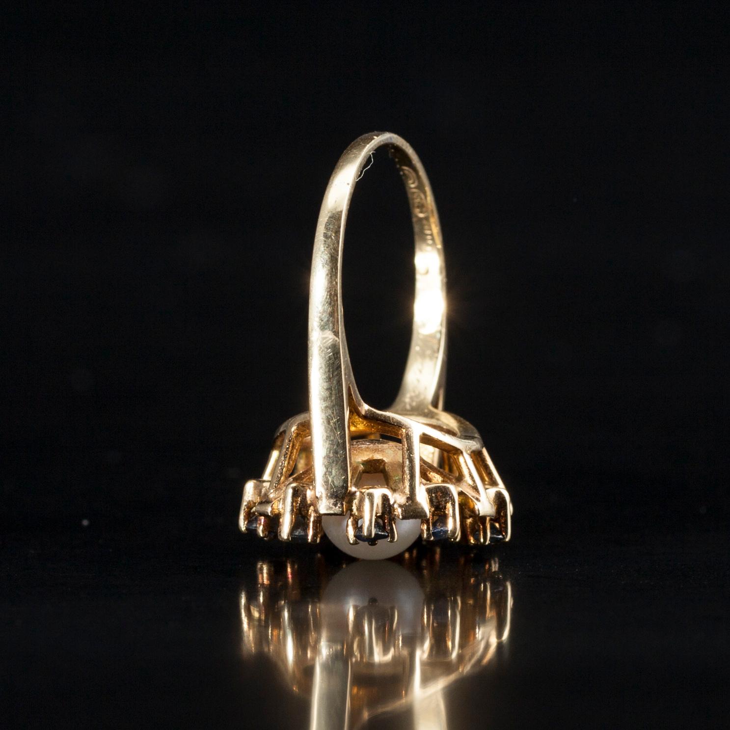RING, 14K guld, 9 små safirer, en pärla i mitten. Finska importstämplar. Vikt 4,1 g.