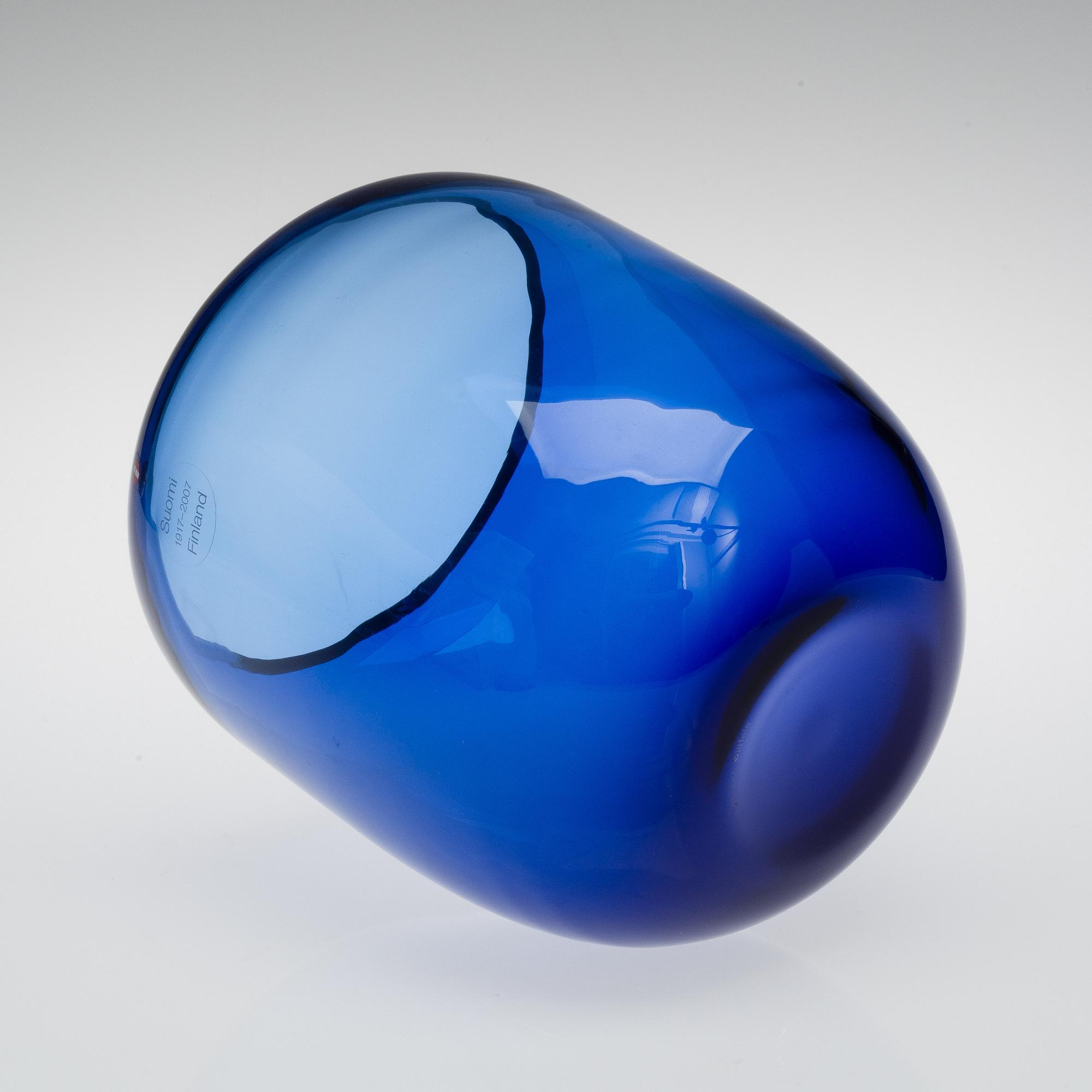 OIVA TOIKKA, SKÅL, glas, jubileumsskål Suomi Finland 90 år. Signerad O. Toikka, märkt Iittala.