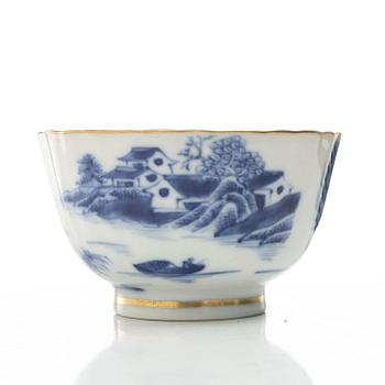 A set of four Chinese export porcelain parts, Qing dynasty, Qianlong (1736-95) and Jiaqing (1796-1820).