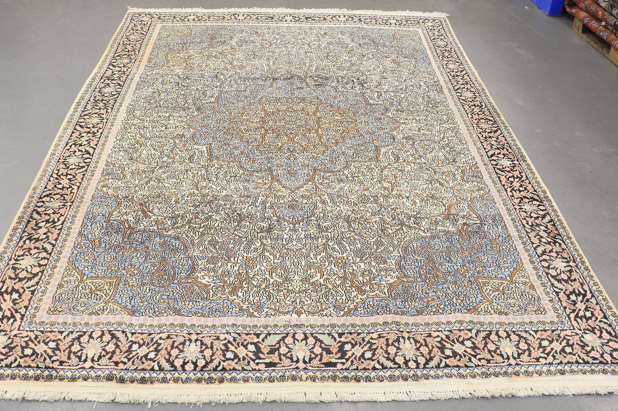 MATTA, Kashmir silke, ca 325x 210 cm.
