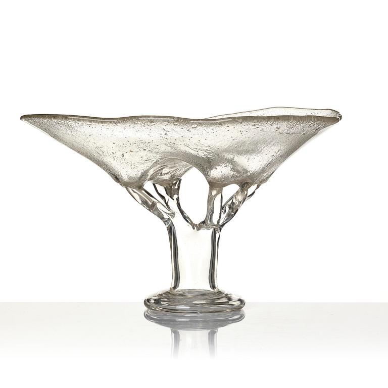 Oiva Toikka, a "Pinja" footed glass bowl, Nuutajärvi, Notsjö, Finland, probably 1980s.