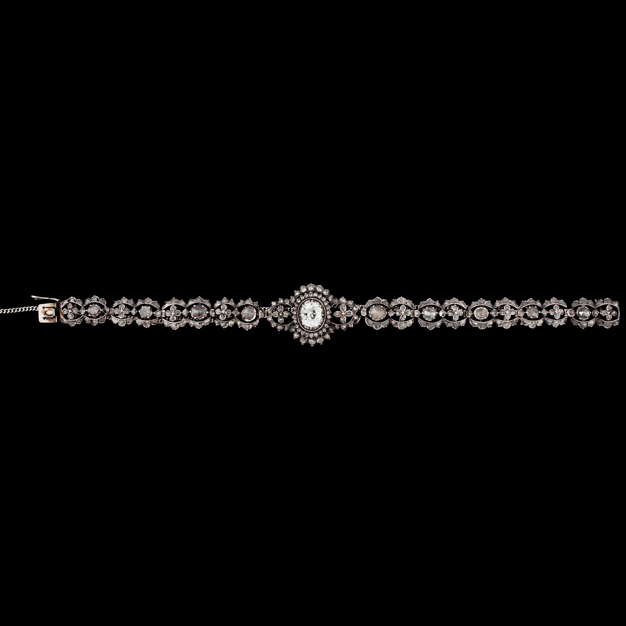 ARMBAND, antik- och rosenslipade diamanter, mittsten ca 1.50 ct.