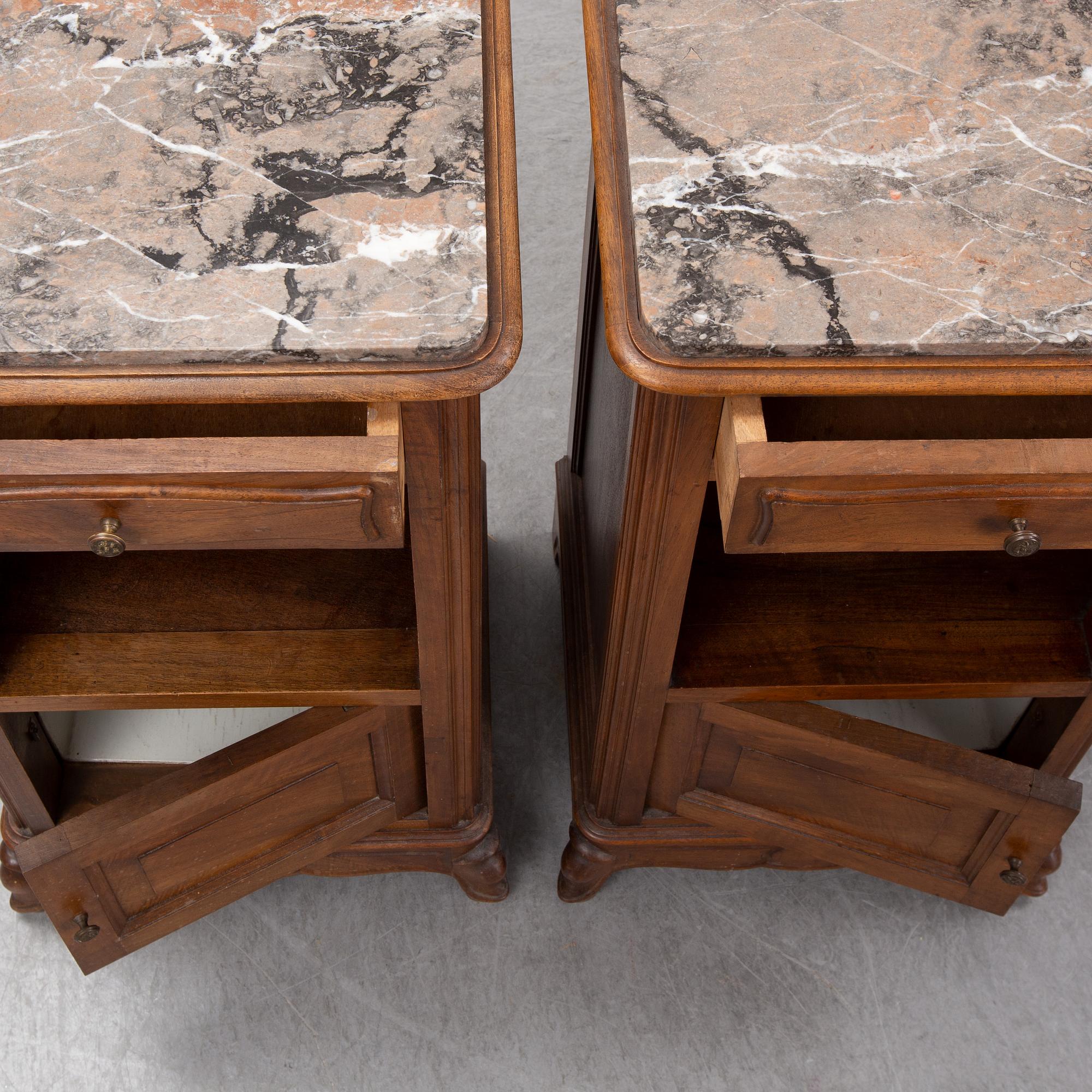 A pair of walnut marble top bedside tables, first half of the 20th Century.