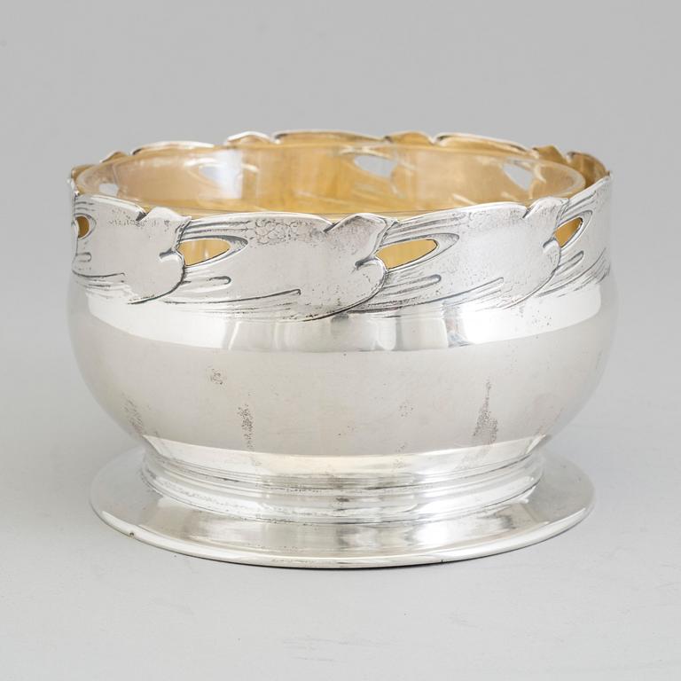 A Swedish Art Nouveau parcel-gilt caviar bowl with later glass liner, mark of GAB, Stockholm, 1911.