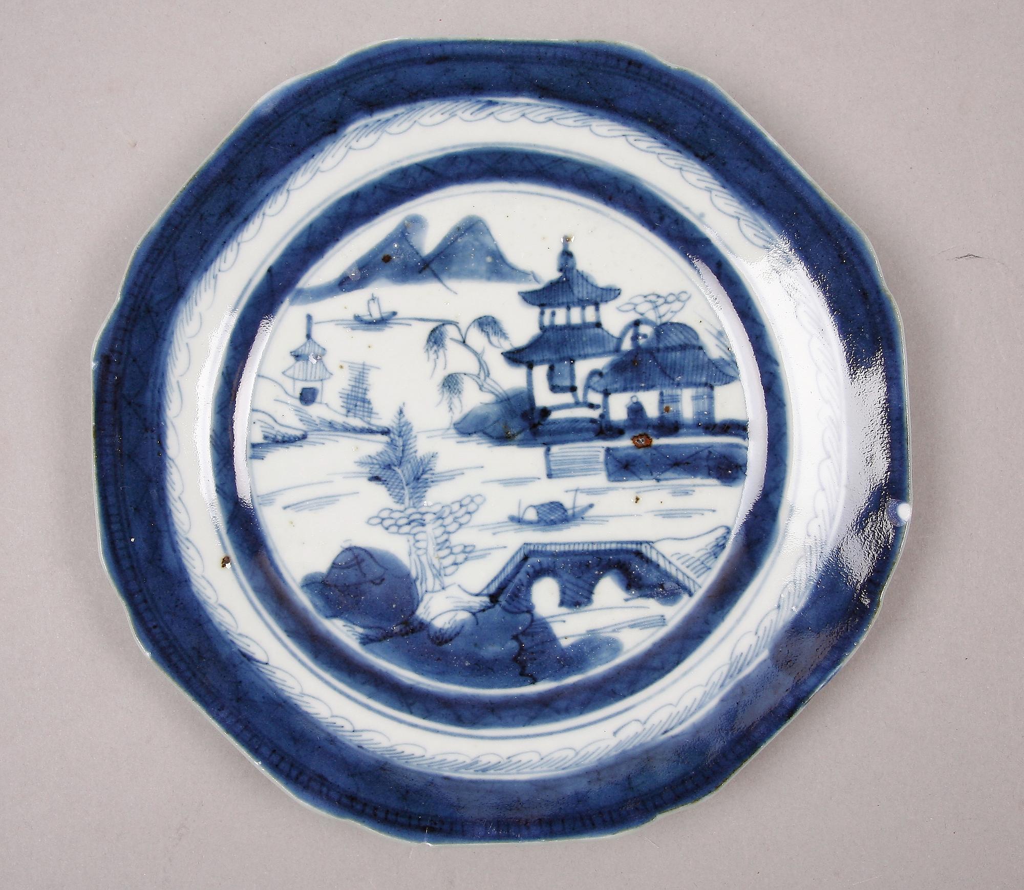 TALLRIKAR, 12 st samt ASSIETTER, 4 st, porslin, Kina, 1700-1800-tal.