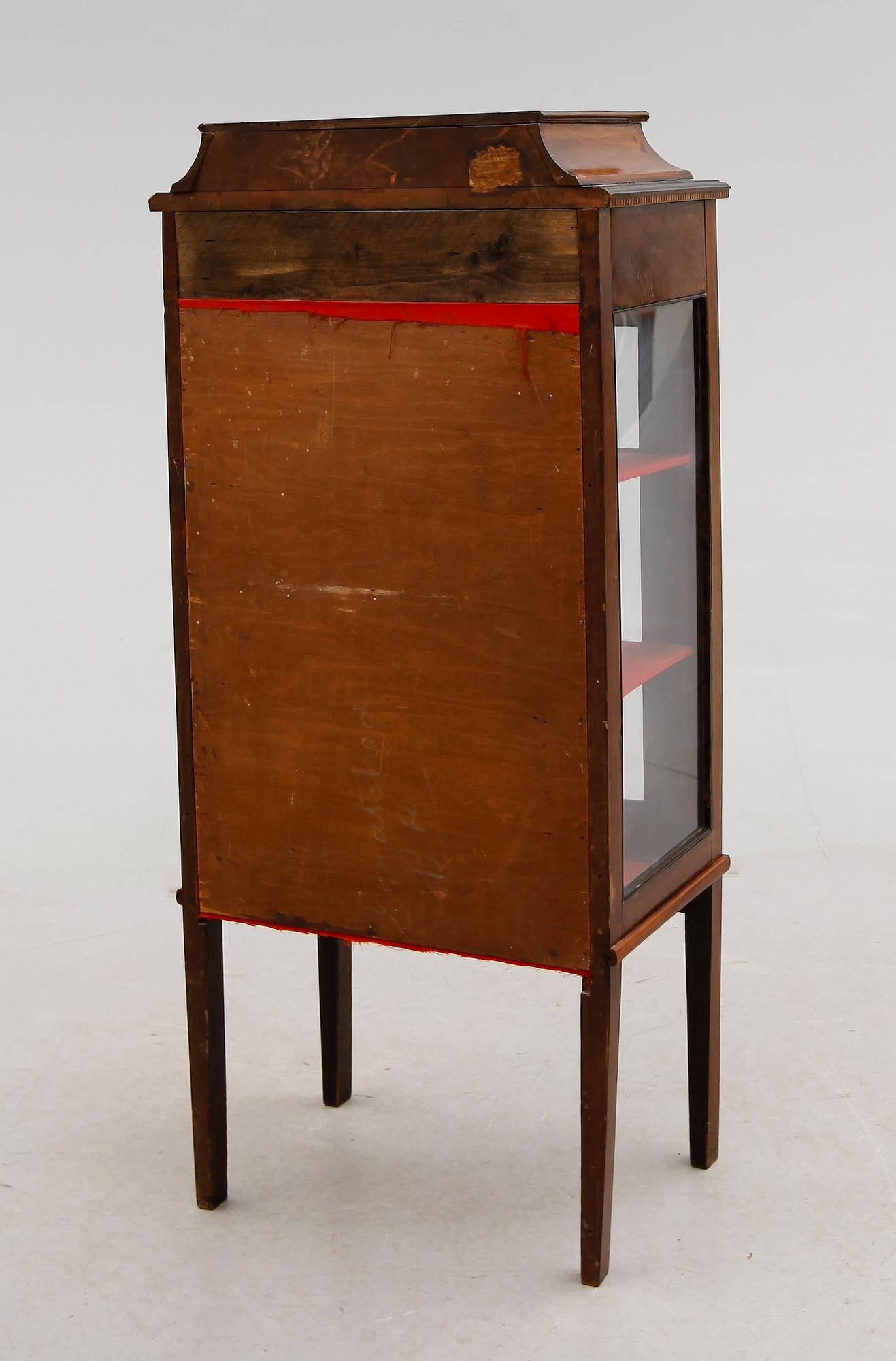 VITRINSKÅP, England, 1900-talets första hälft.