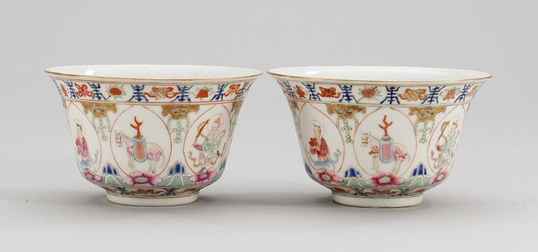 A pair of famille rose bowls, prob late Qing dynasty (1644-1920).
