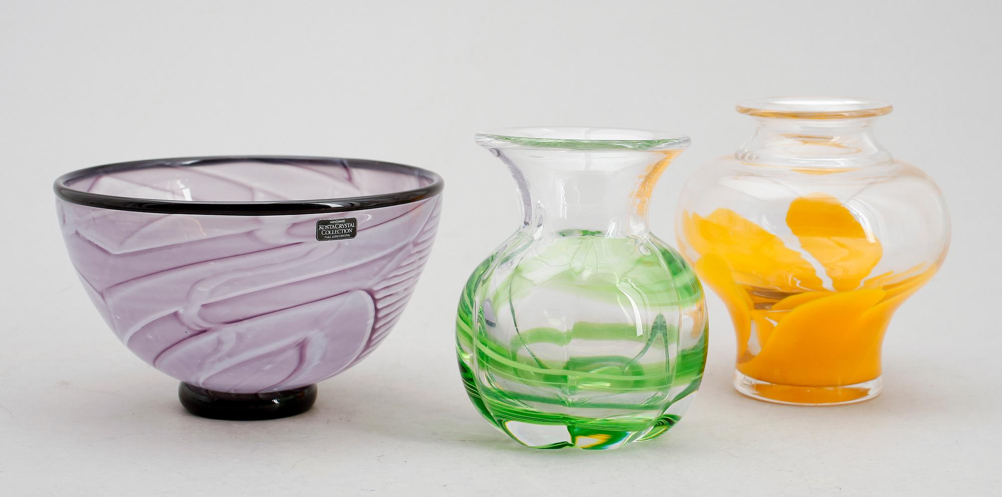 SKÅL samt VASER 2 st, glas, Rolf Sinnemark, Kosta, signerade.