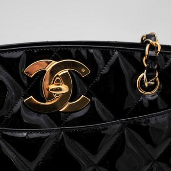 CHANEL, a black quilt leather shoulder bag, 1980's.