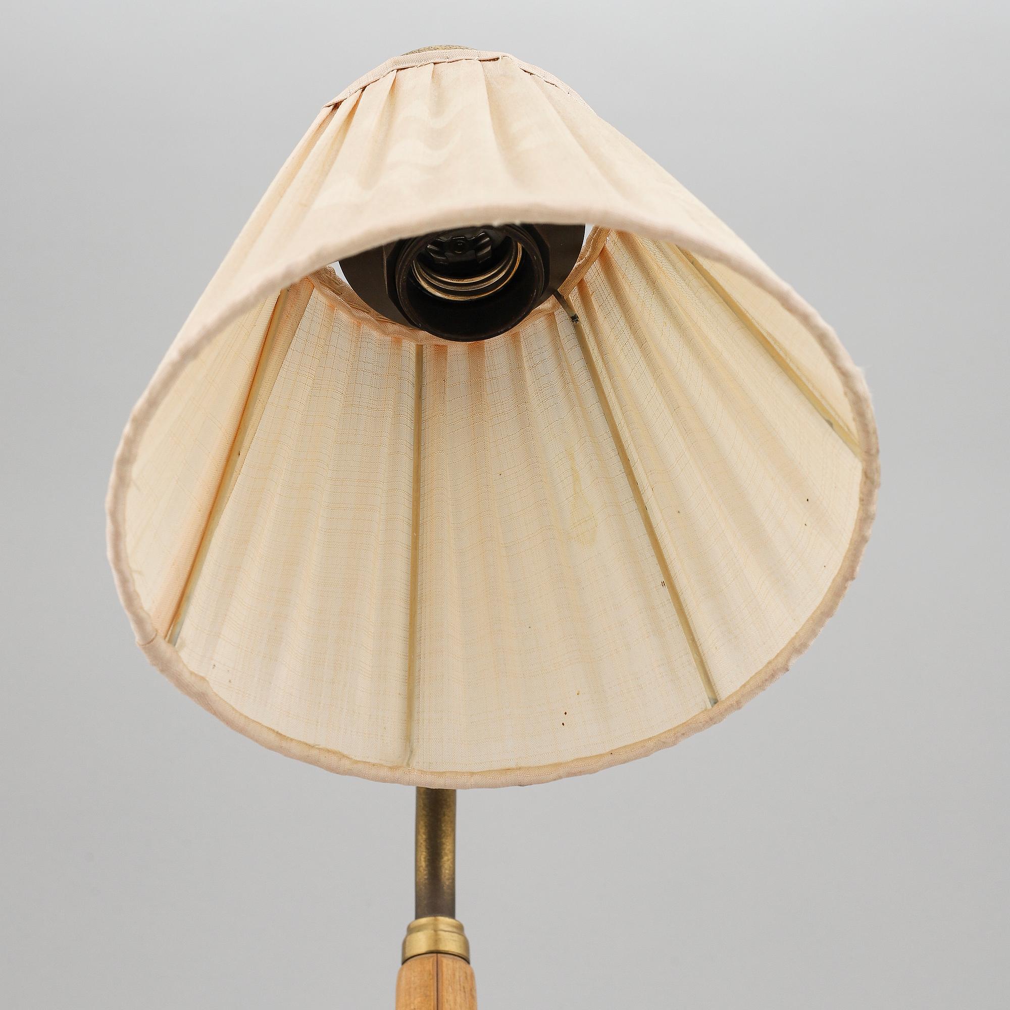 A late 20th Century table light.