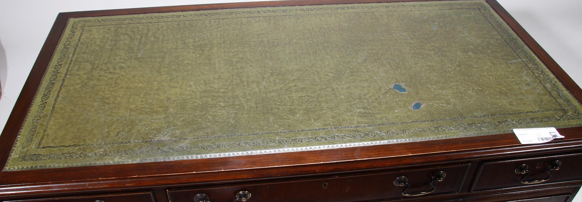 SKRIVBORD, engelsk stil, inköpt på George Hencher, sent 1900-tal.