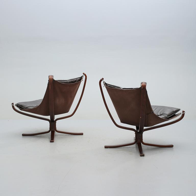 FÅTÖLJER, 2 st, "Falcon chair", Sigurd Russel, Vatne möbler, Norge, 1900-talets andra hälft.