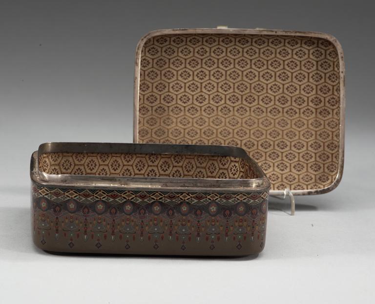 ASK med LOCK, cloisonne. Japan, Meiji (1867-1912).